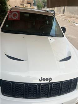 جیپ گراند شیرۆکی